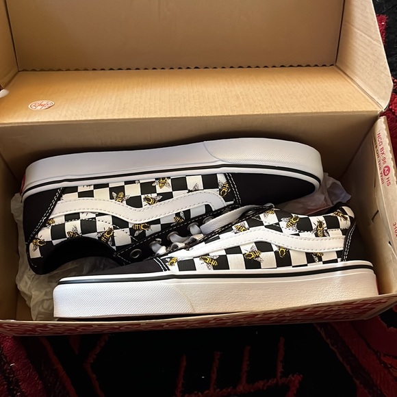 NWT Vans Old Skool Unisex Black Checkered Vans with Bees - Picture 7 of 7